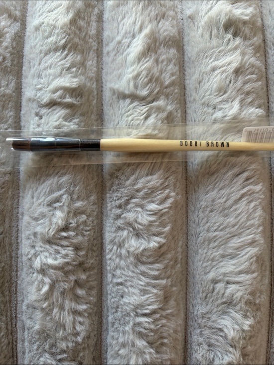 Bobbi Brown Other - Bobbi Brown Eye Shadow Brush NWT